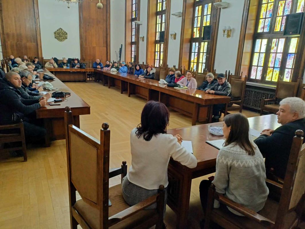 Желаещите да продават мартеници в Плевен получиха места чрез теглене…