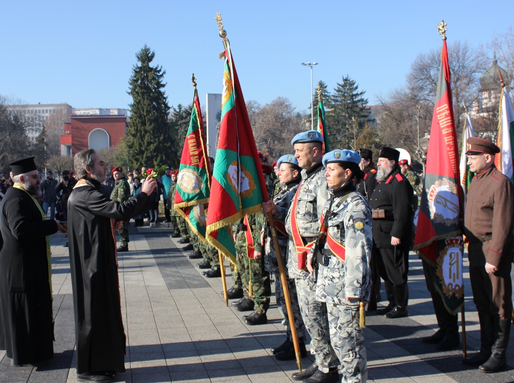 Осветиха бойните знамена на Плевенския гарнизон